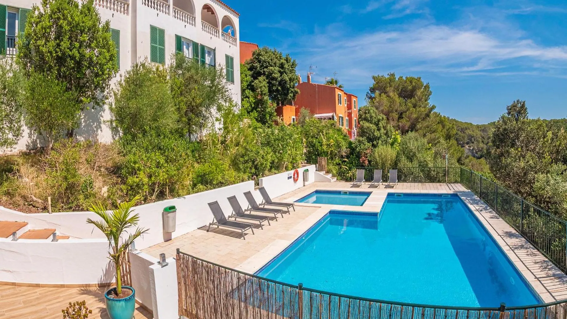 Contacts de Serpentona Apartments